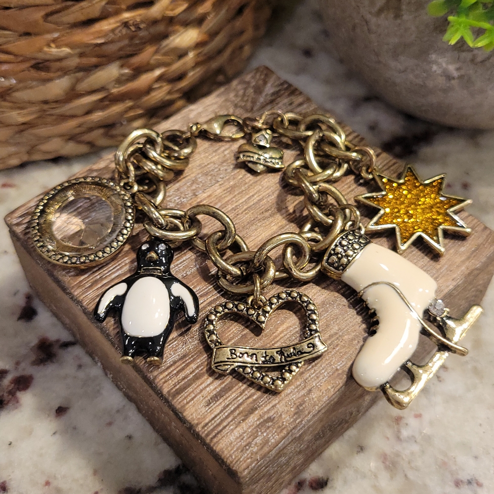 Princess Vera Wang - Born To Rule Gold and Cream Charm Bracelet